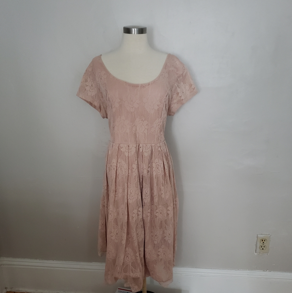 Pluse size TORRID blush pink lace dress